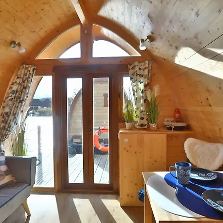 Hausboot Dotterbart Botel