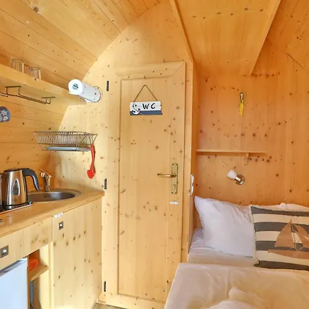 Hausboot Dotterbart Botel