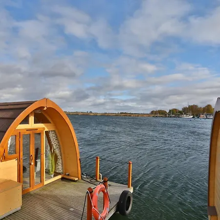 Hausboot Dotterbart Botel
