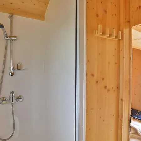 Hausboot Dotterbart بوتيل *